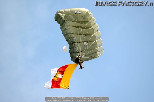 2013-06-28 Zeltweg Airpower 0394 Flag jump of parachutists